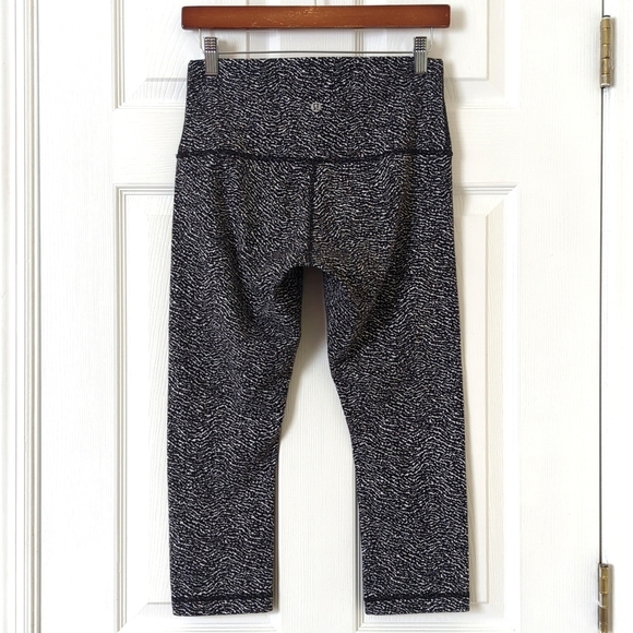 Lululemon Wunder Under Luon Ripple Jacquard Capri Length Leggings Black White 8 - Picture 4 of 13